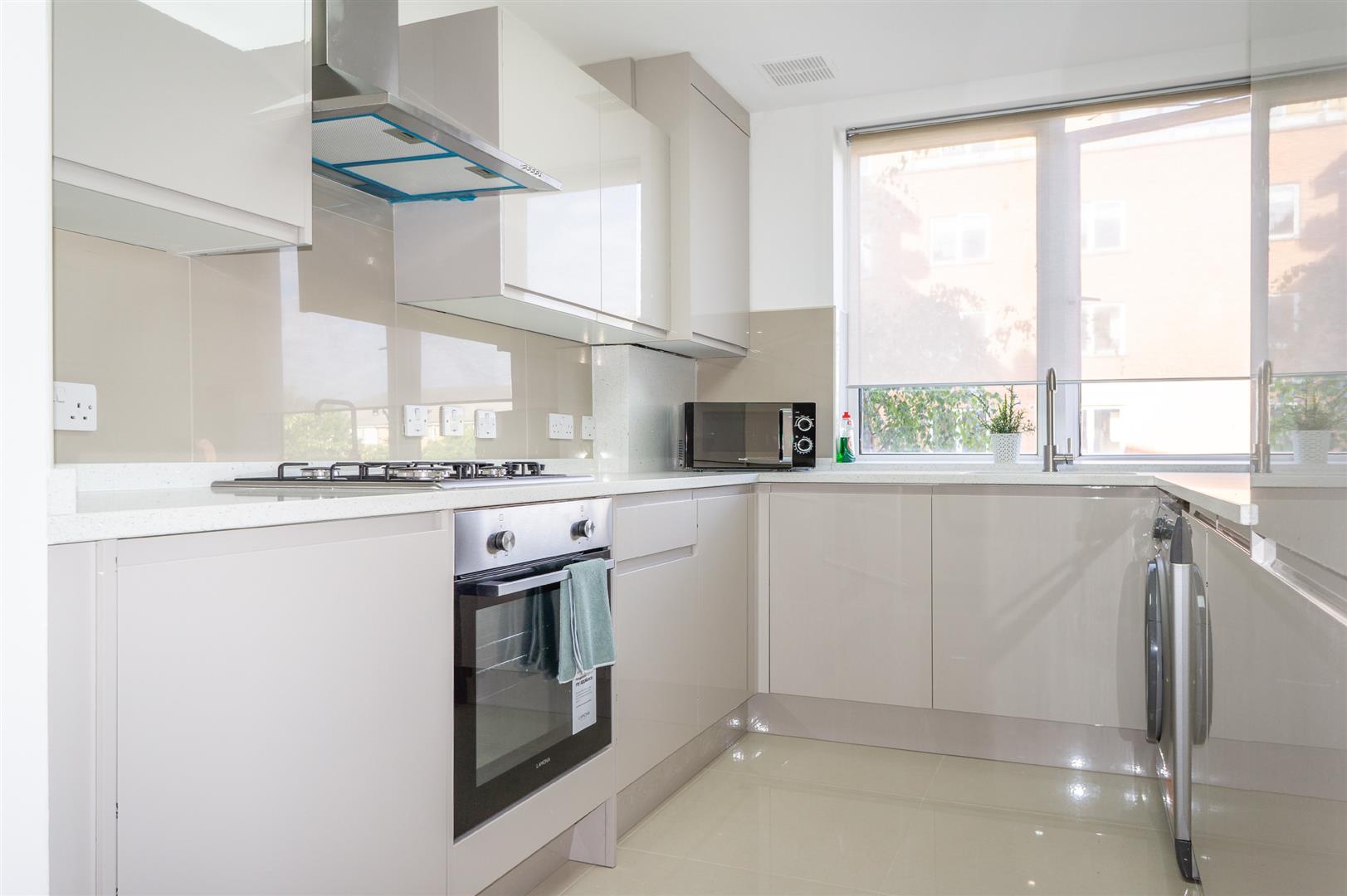 3 bed property in Regent Court, St Johns Wood
